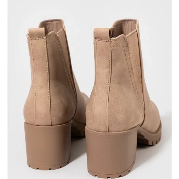 MIA Jody Ribbed Chelsea Lug Boots - Picture 3 of 8